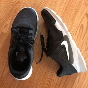 Nike shoes white and gray